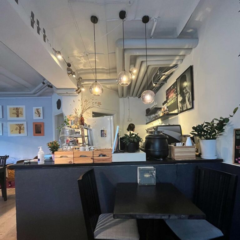 Encanto Art Cafe - Vegaaninen kahvila - Helsinki